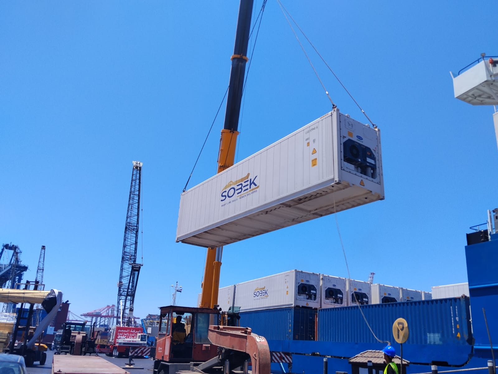 Reefer unit end of a Sobek container in mid-air